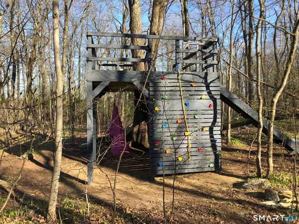 a view of a pathway of a house