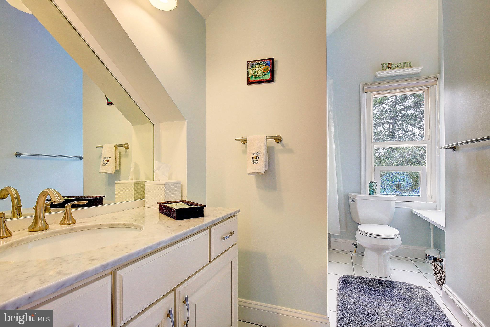 1404 Oak Bluff Road Edgewater, MD 21037 - Photo 13 of 47 Upstairs bathroom
