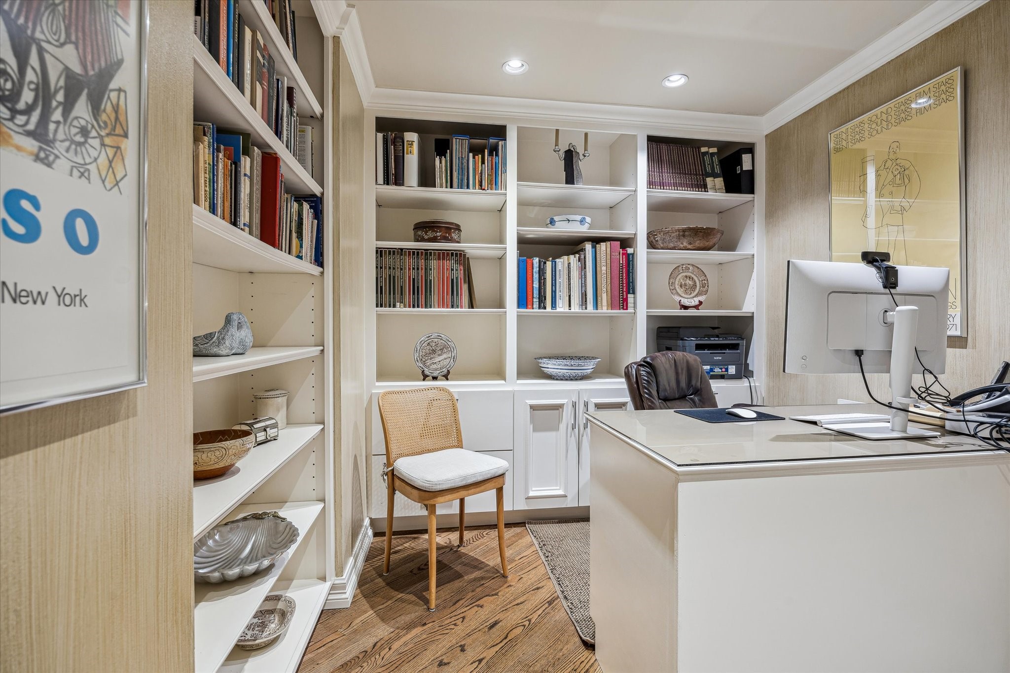 101 Westcott Street, Unit 202 Houston, TX 77007 - Photo 18 of 33 a living room with a couch and a book shelf