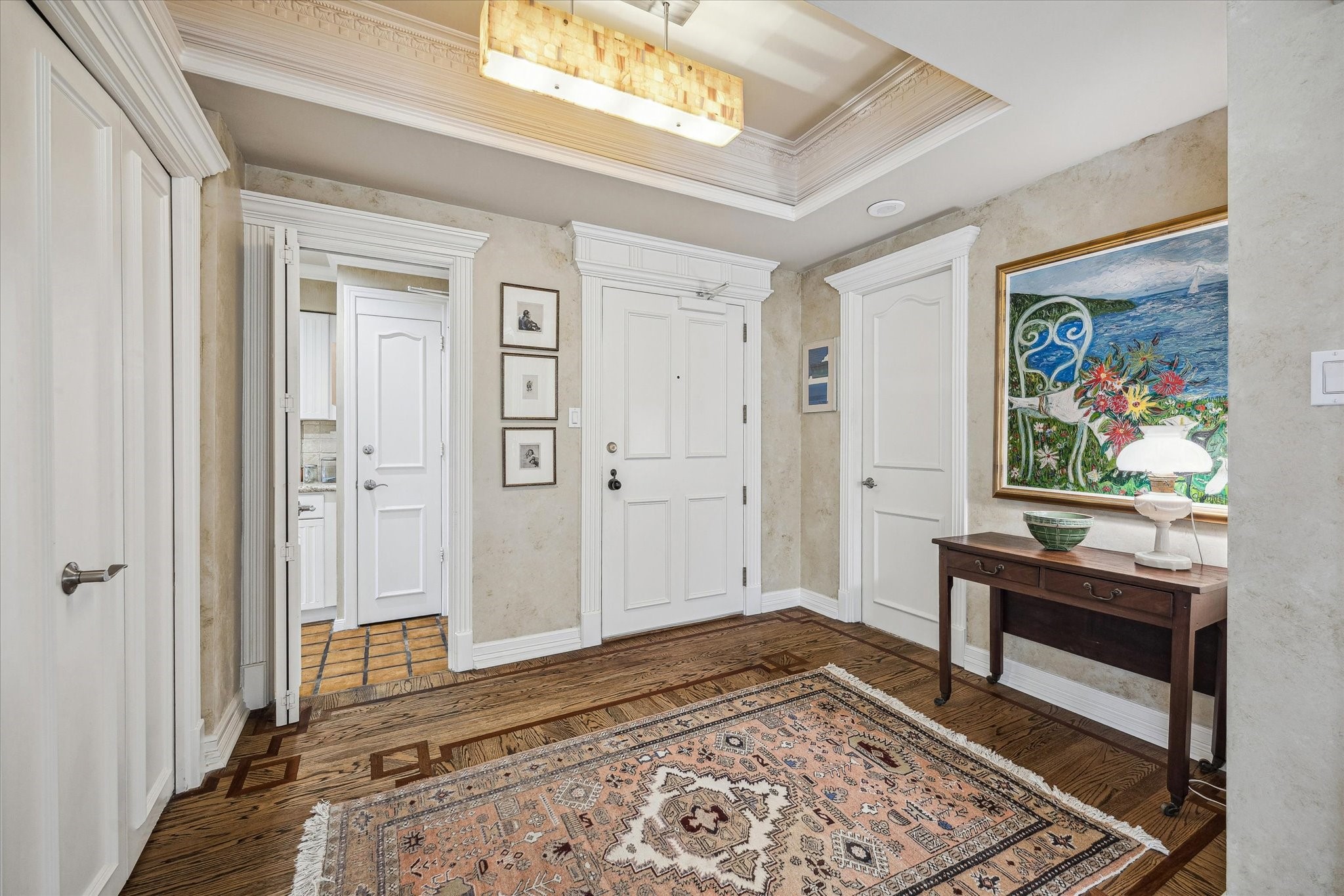 101 Westcott Street, Unit 202 Houston, TX 77007 - Photo 5 of 33 a bedroom with a bed and a window in it