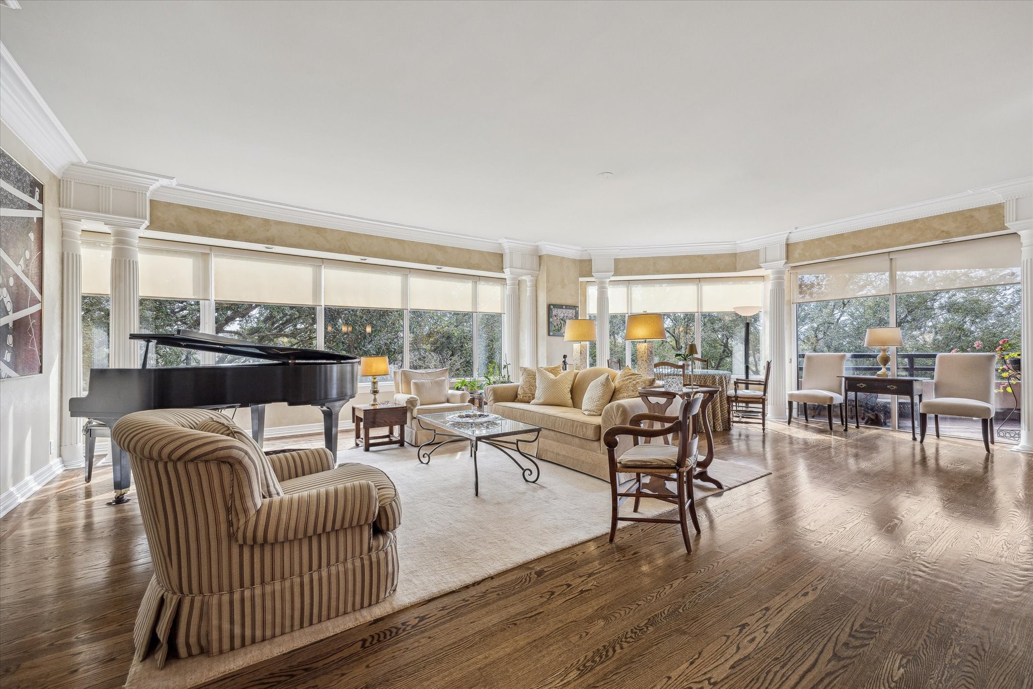 101 Westcott Street, Unit 202 Houston, TX 77007 - Photo 7 of 33 a living room with furniture and a large window