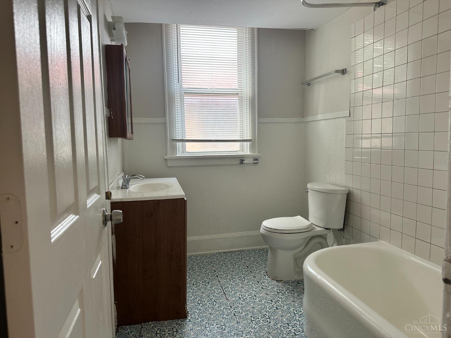 4829 Reading Road Cincinnati, OH 45237 - Photo 9 of 21
