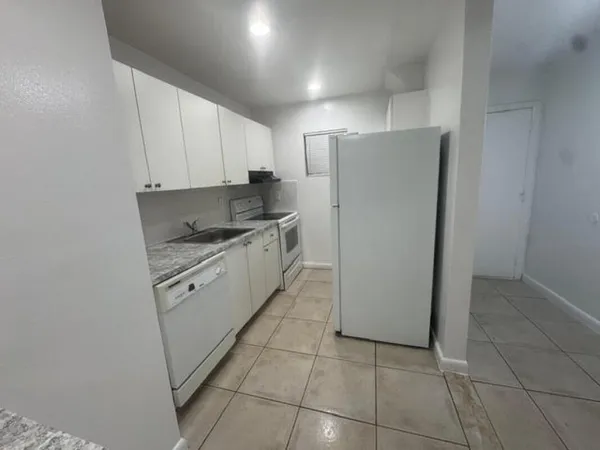 $2,145 | 5525 Southwest 41st Street, Unit 122, Pembroke Park, FL 33023