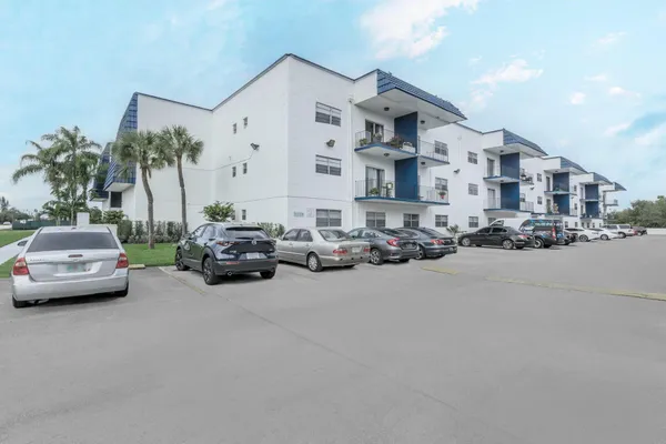 $2,145 | 5525 Southwest 41st Street, Unit 122, Pembroke Park, FL 33023