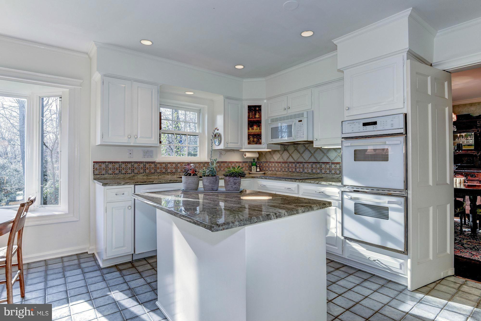 10010 Carter Road Bethesda, MD 20817 - Photo 10 of 30 Kitchen