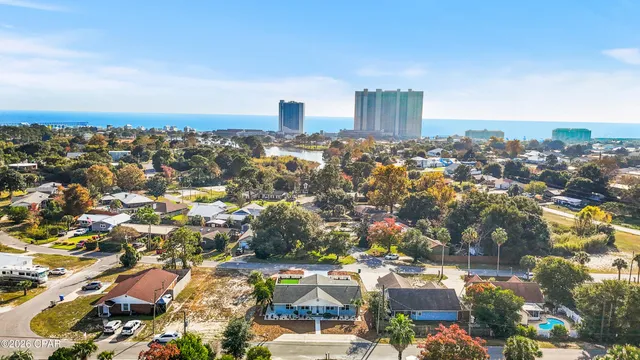 $2,650 | 121 Lakeside Circle, Unit A, Panama City Beach, FL 32413