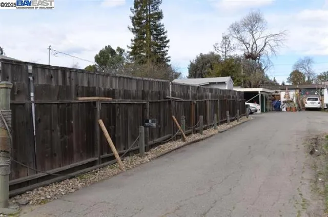 $899,000 | 487 Hearn Avenue, Santa Rosa, CA 95407