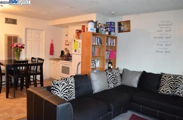 $899,000 | 487 Hearn Avenue, Santa Rosa, CA 95407