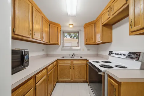 $230,000 | 33847 North Prospect Drive, Grayslake, IL 60030