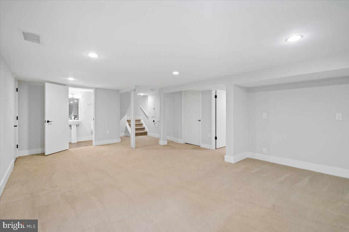 3213 Foxhall Road Northwest Washington, DC 20016 - Photo 28 of 35