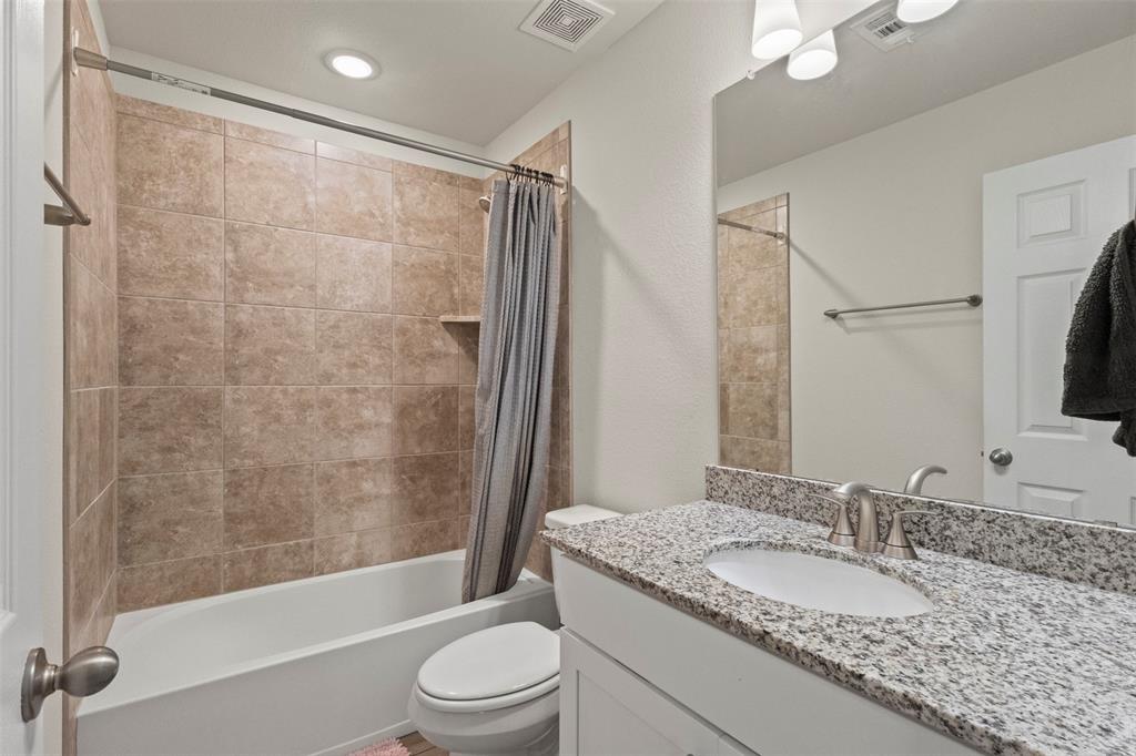 620 Ruthye Lane Pilot Point, TX 76258 - Photo 31 of 39 Ensuite bathroom