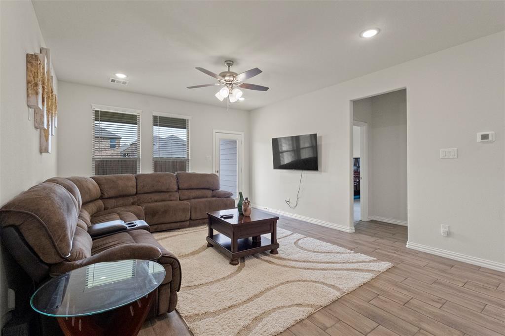 620 Ruthye Lane Pilot Point, TX 76258 - Photo 9 of 39