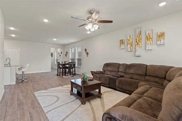 $2,200 | 620 Ruthye Lane, Pilot Point, TX 76258