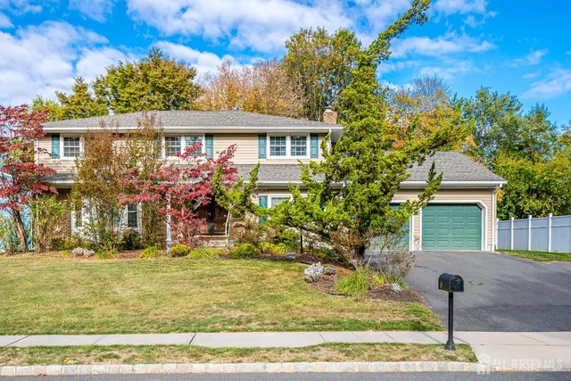 $825,000 | 5 Woodmere Road, North Brunswick, NJ 08902