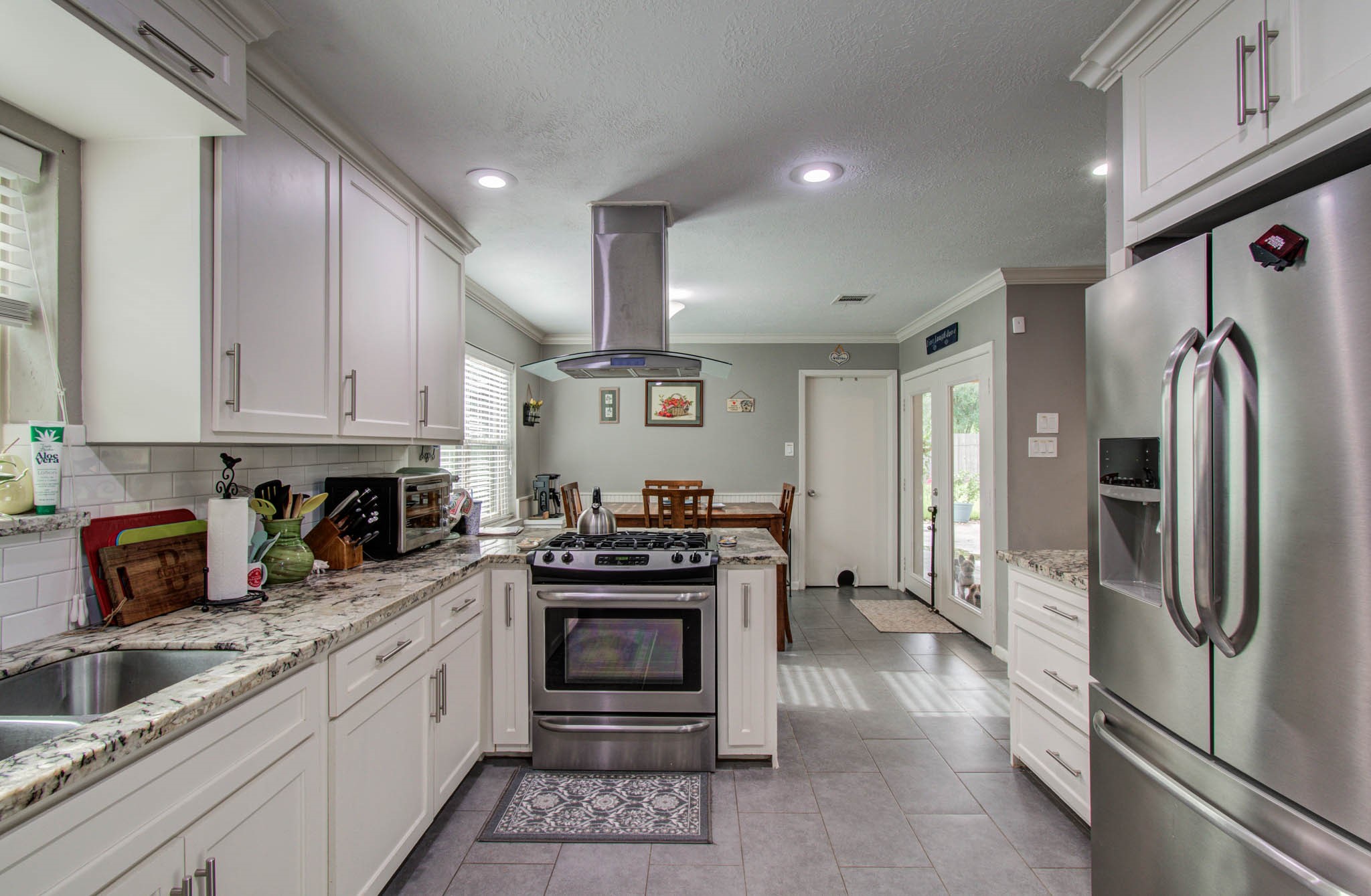 9818 Emnora Lane Houston, TX 77080 - Photo 14 of 38