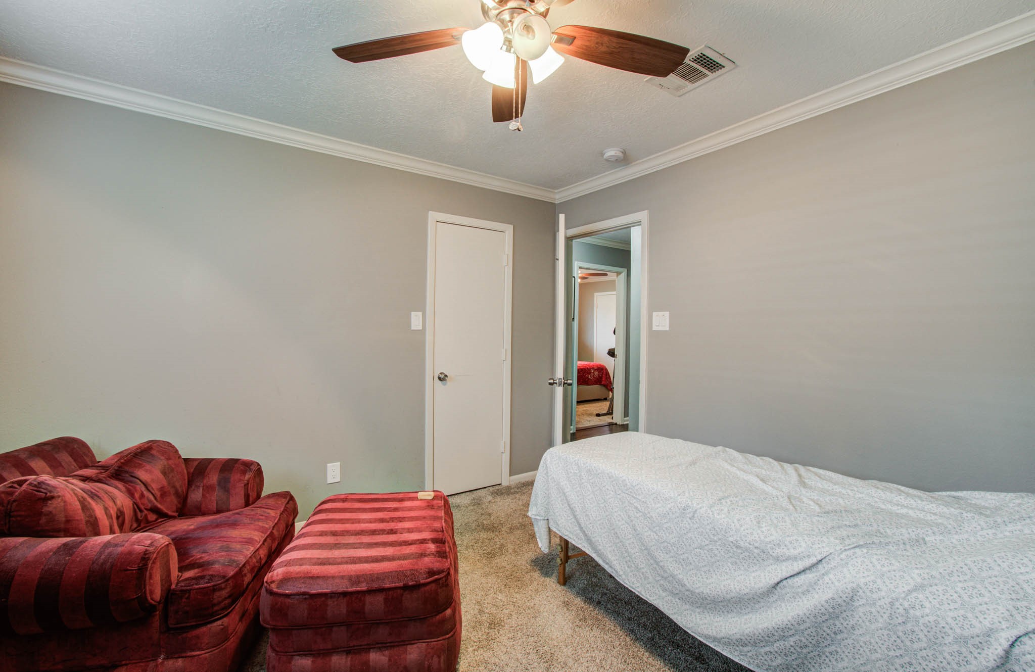 9818 Emnora Lane Houston, TX 77080 - Photo 23 of 38