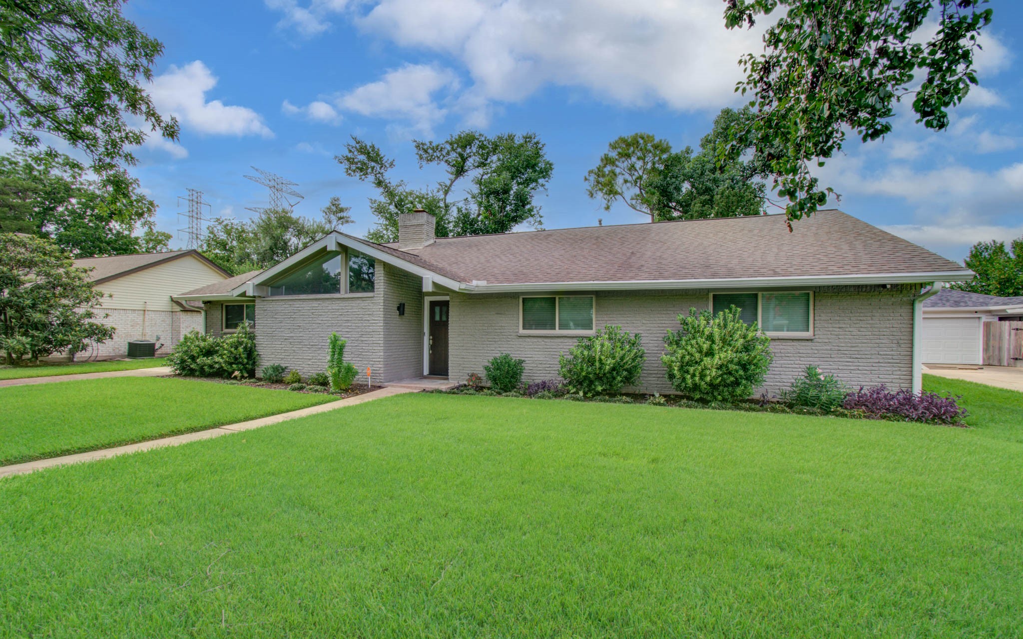 9818 Emnora Lane Houston, TX 77080 - Photo 3 of 38