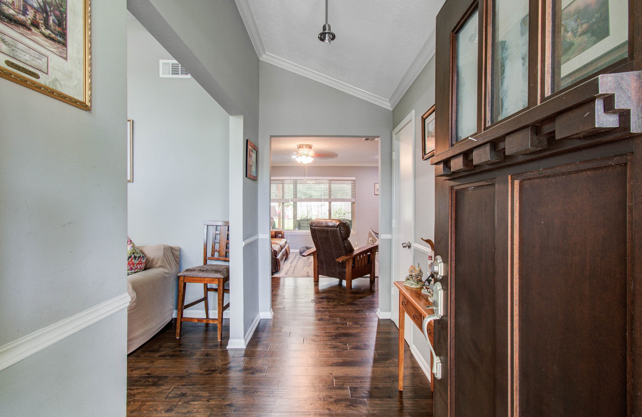 9818 Emnora Lane Houston, TX 77080 - Photo 4 of 38