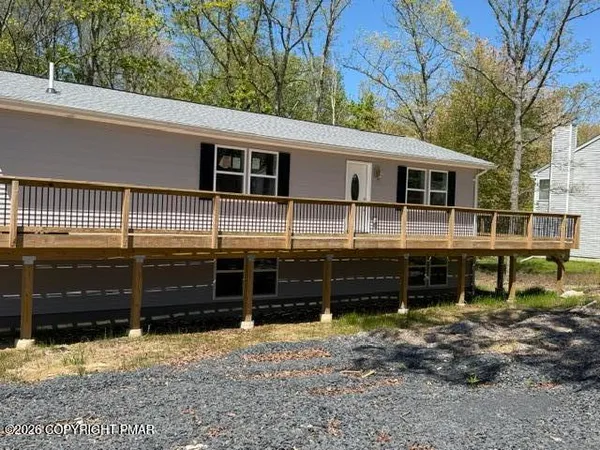 $389,000 | 224 Kensington Drive, Bushkill, PA 18324