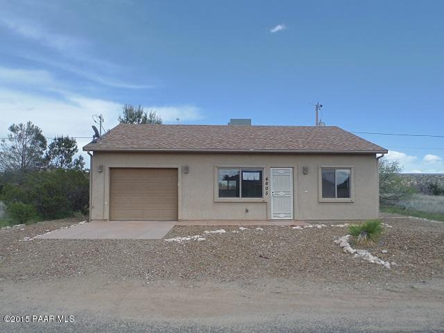 4605 North Miller Road Rimrock, AZ 86335 - Photo 1 of 20 a front view of a house with a yard and garage