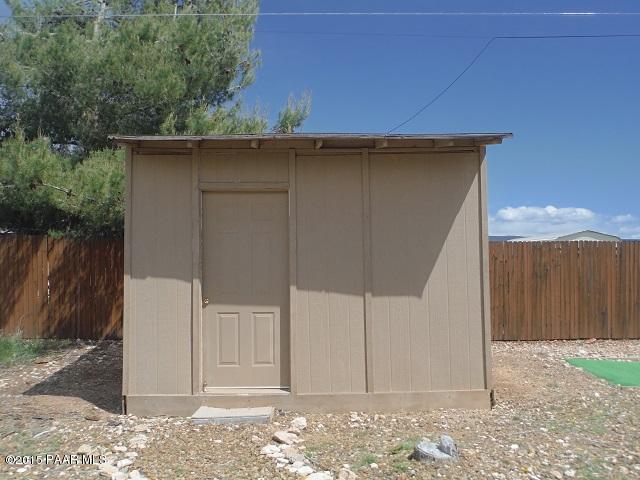 4605 North Miller Road Rimrock, AZ 86335 - Photo 20 of 20 a backyard of a house