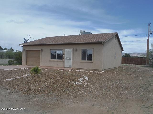 4605 North Miller Road Rimrock, AZ 86335 - Photo 3 of 20 a view of a house with a yard
