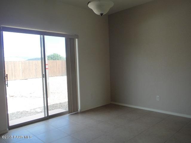 4605 North Miller Road Rimrock, AZ 86335 - Photo 4 of 20 an empty room with windows