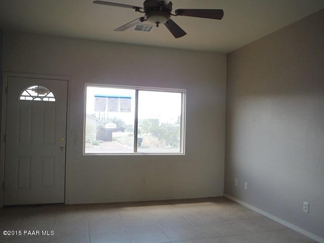 4605 North Miller Road Rimrock, AZ 86335 - Photo 8 of 20 an empty room with a window
