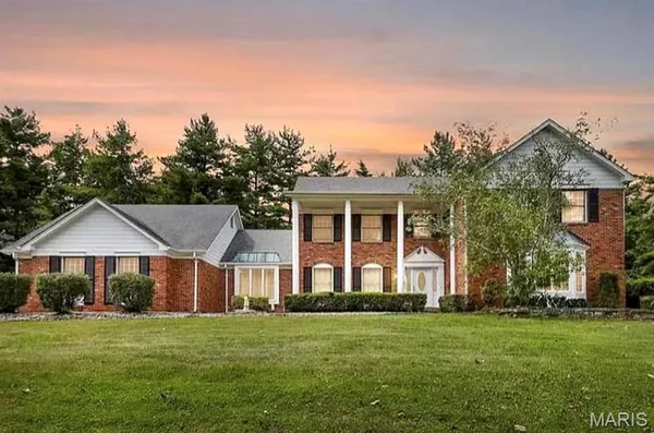 $1,200,000 | 2233 Kehrsglen Court, Chesterfield, MO 63005