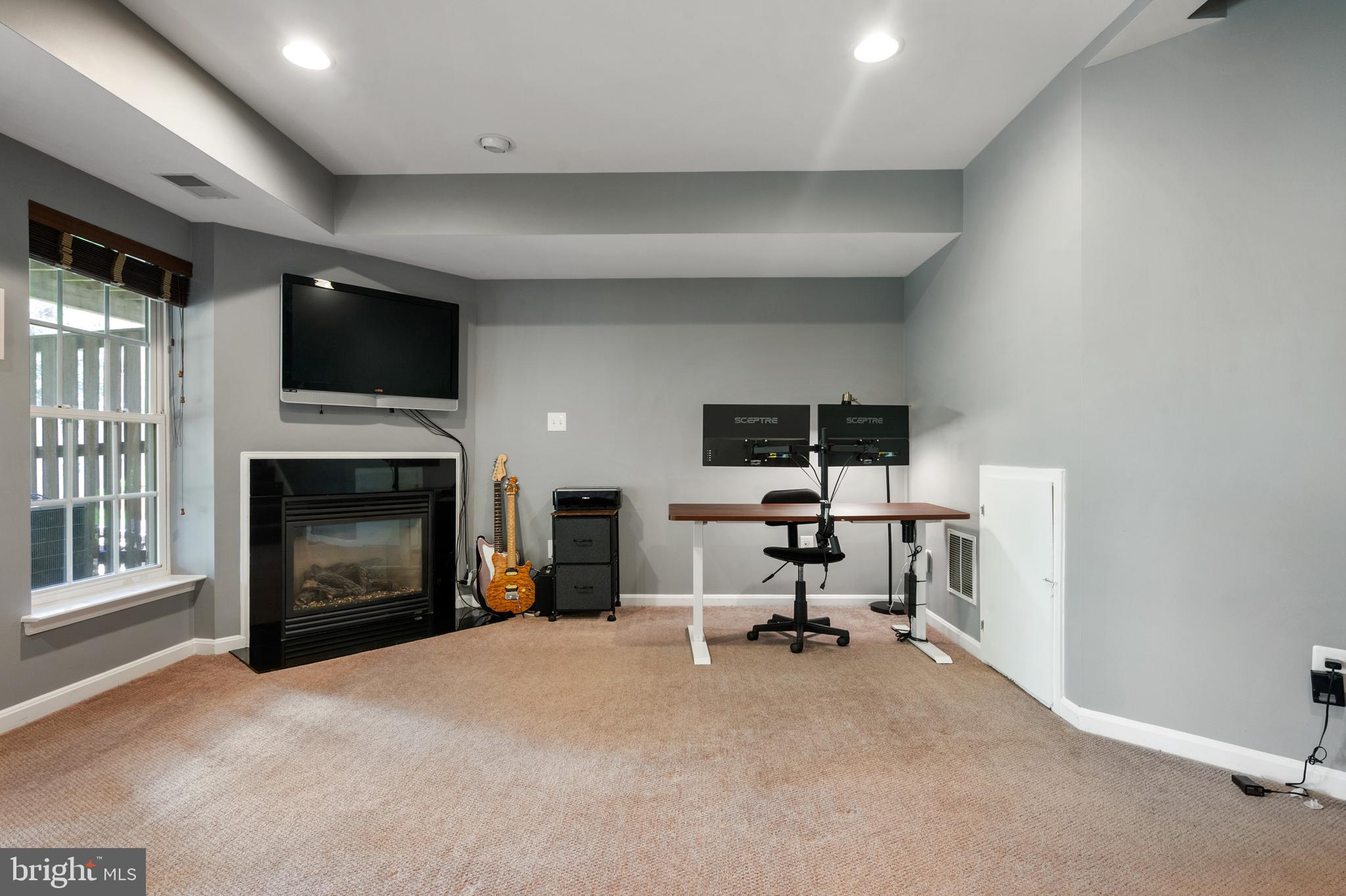 24614 Nettle Mill Square Aldie, VA 20105 - Photo 36 of 48 FAMILY ROOM 3