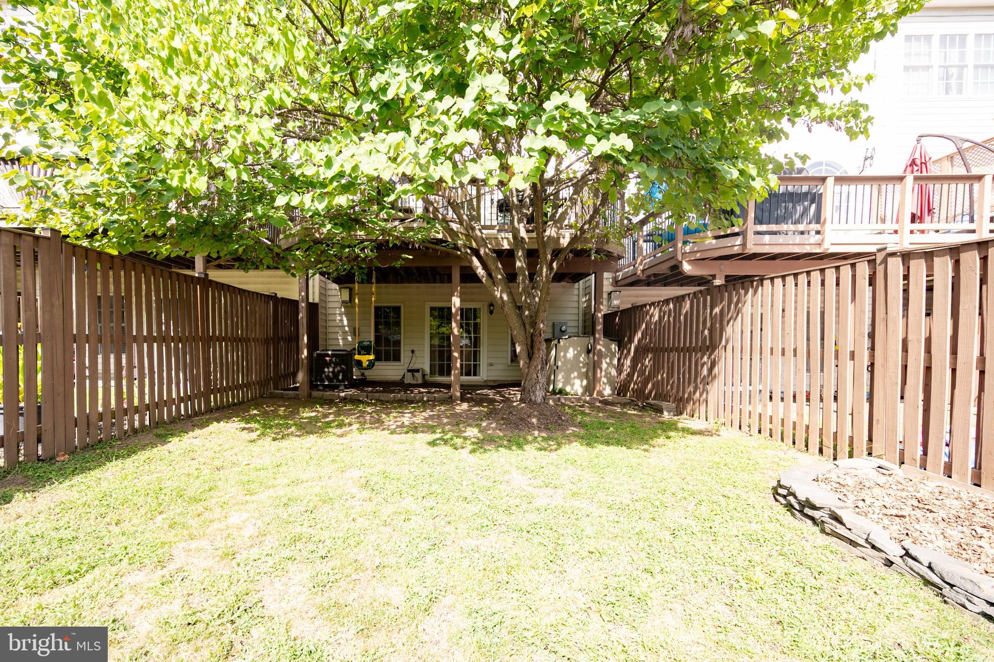 24614 Nettle Mill Square Aldie, VA 20105 - Photo 39 of 48 YARD & DECK 2