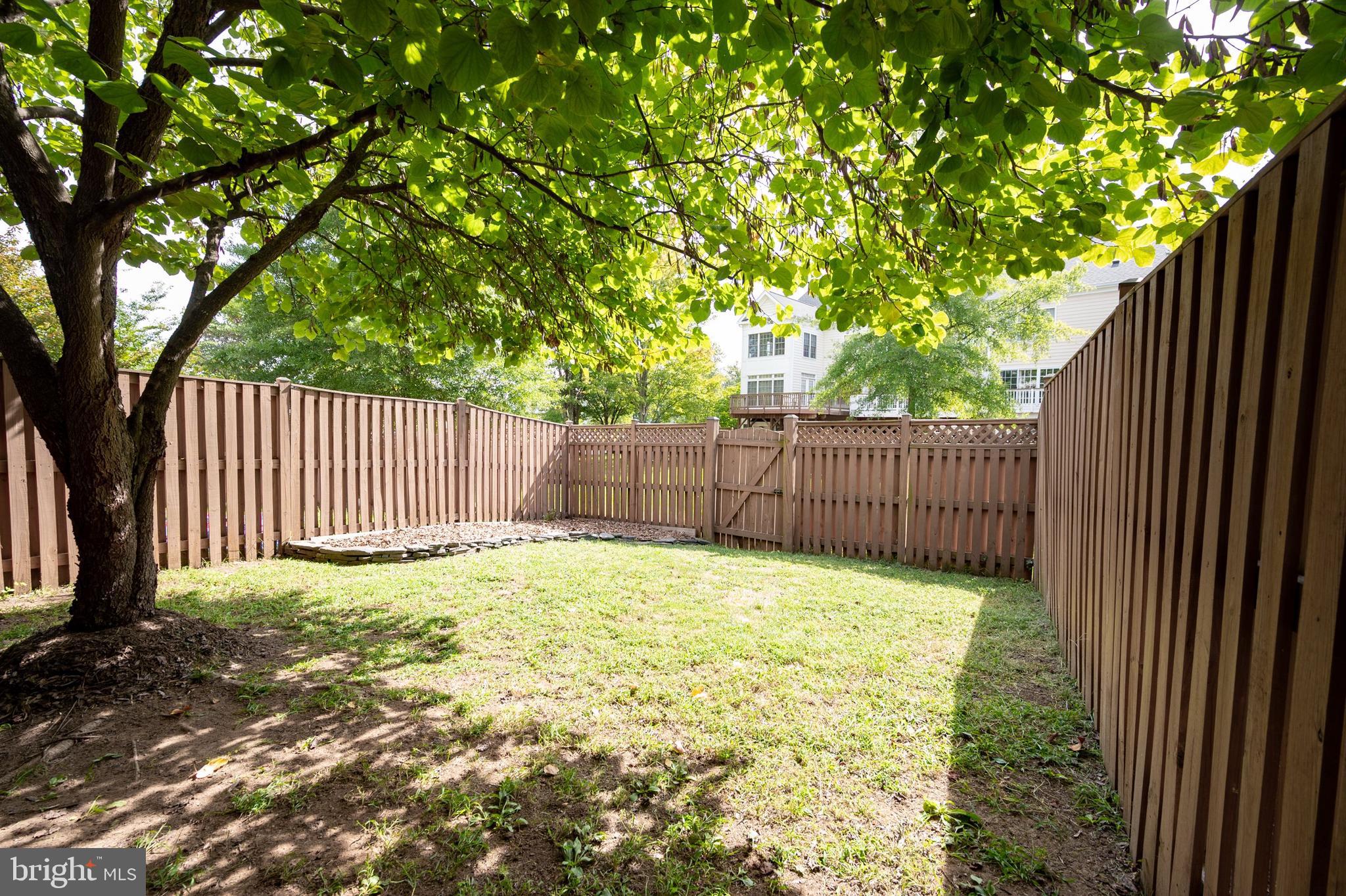 24614 Nettle Mill Square Aldie, VA 20105 - Photo 40 of 48 YARD 1