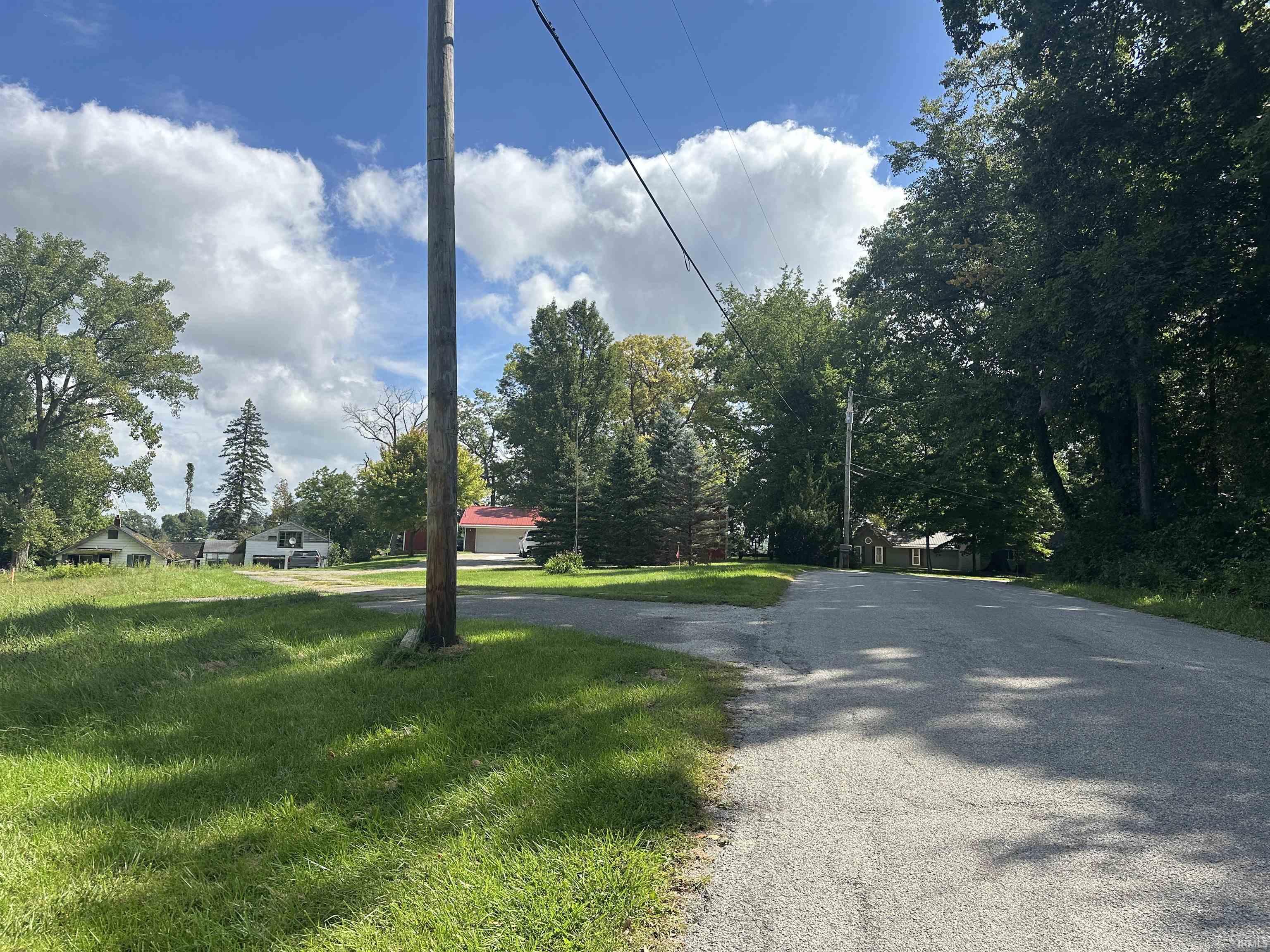 8628 East Koher Road South Syracuse, IN 46567 - Photo 2 of 8