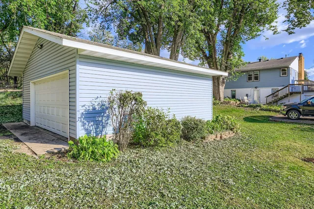 $385,000 | 16418 Minnetonka Boulevard, Minnetonka, MN 55345