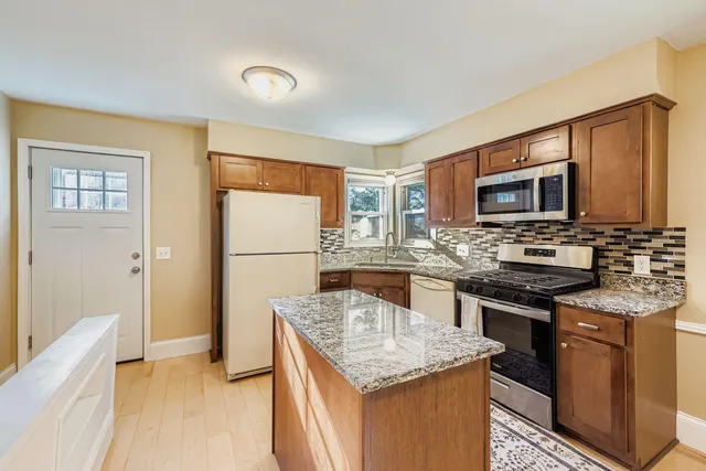 $385,000 | 16418 Minnetonka Boulevard, Minnetonka, MN 55345