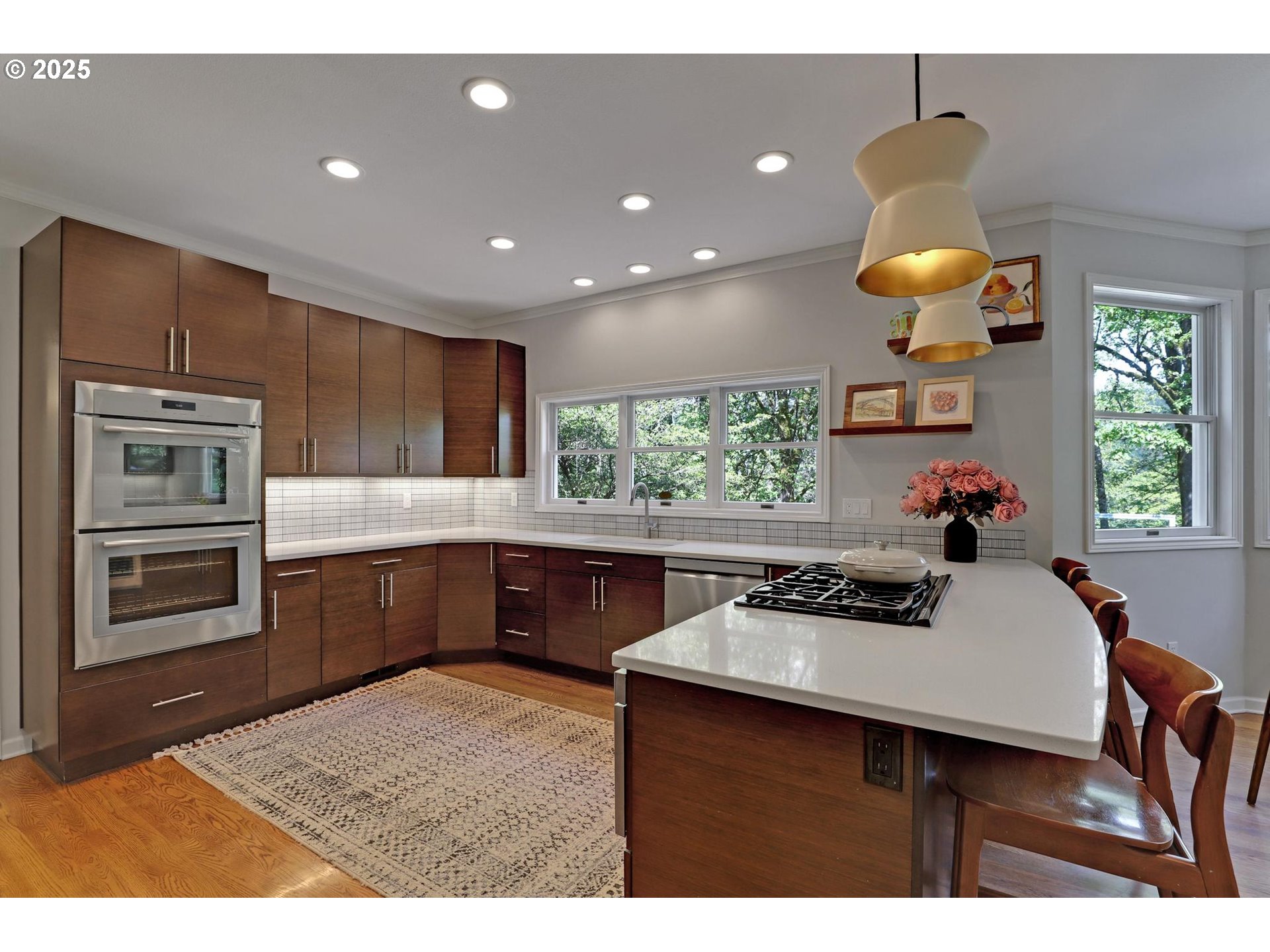 585 Southwest Regency Place Portland, OR 97225 - Photo 9 of 44 Gallery Image 9