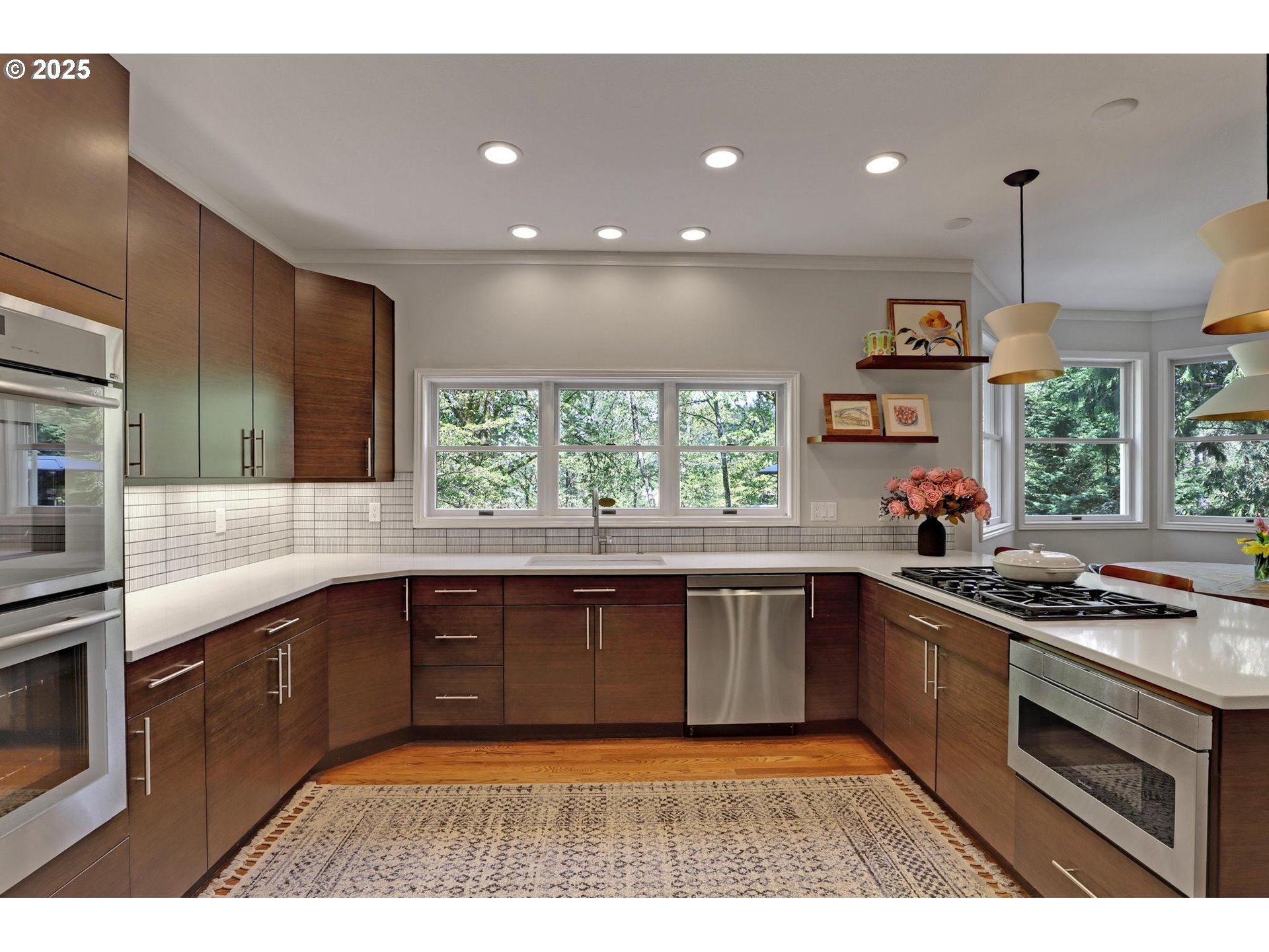 585 Southwest Regency Place Portland, OR 97225 - Photo 10 of 44 Gallery Image 10