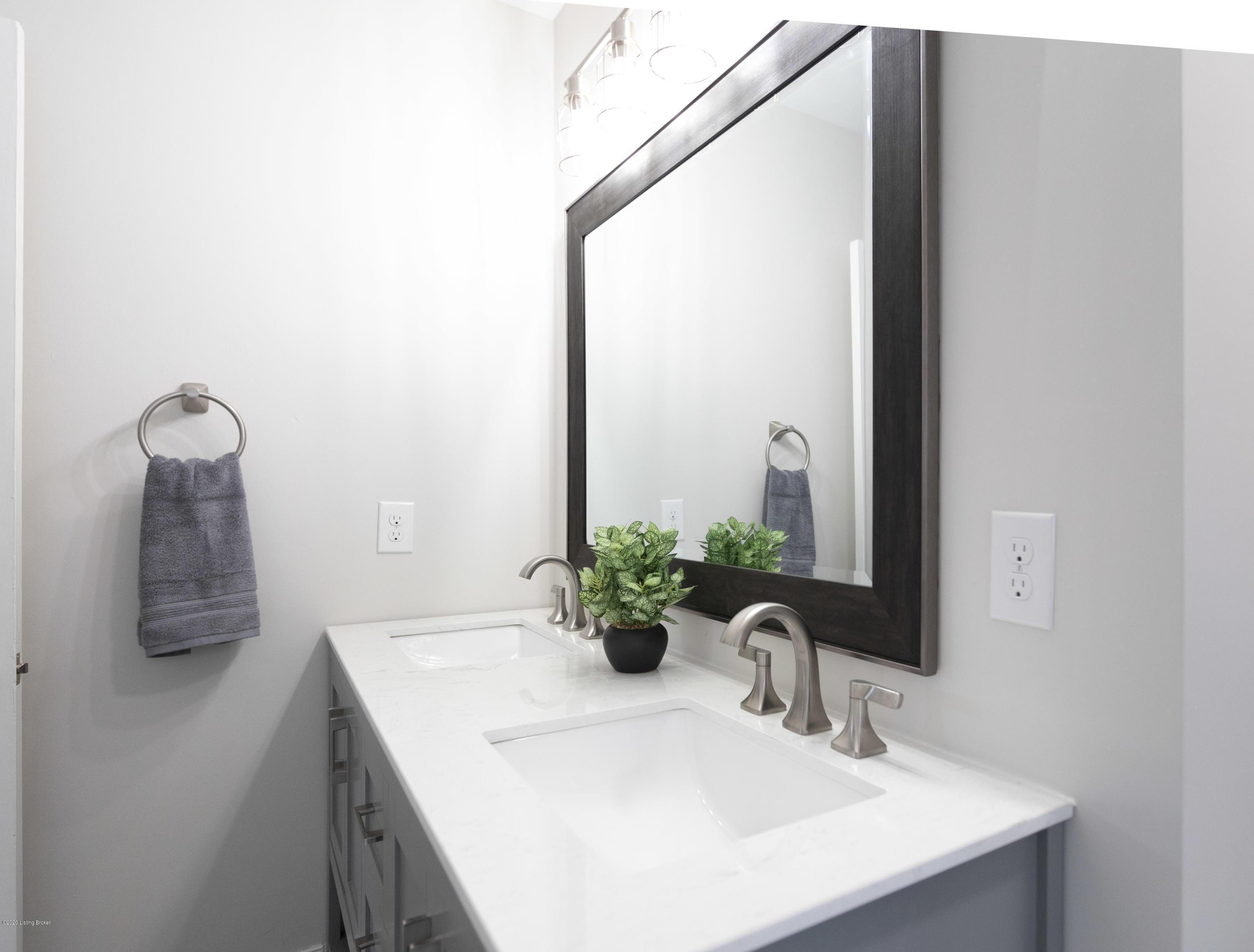2917 Beaumont Road Louisville, KY 40205 - Photo 13 of 25 master vanity