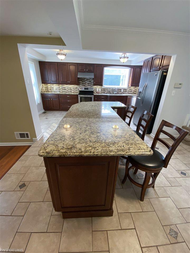 597 Roslyn Road Grosse Pointe, MI 48236 - Photo 13 of 36 50009447-13.JPG