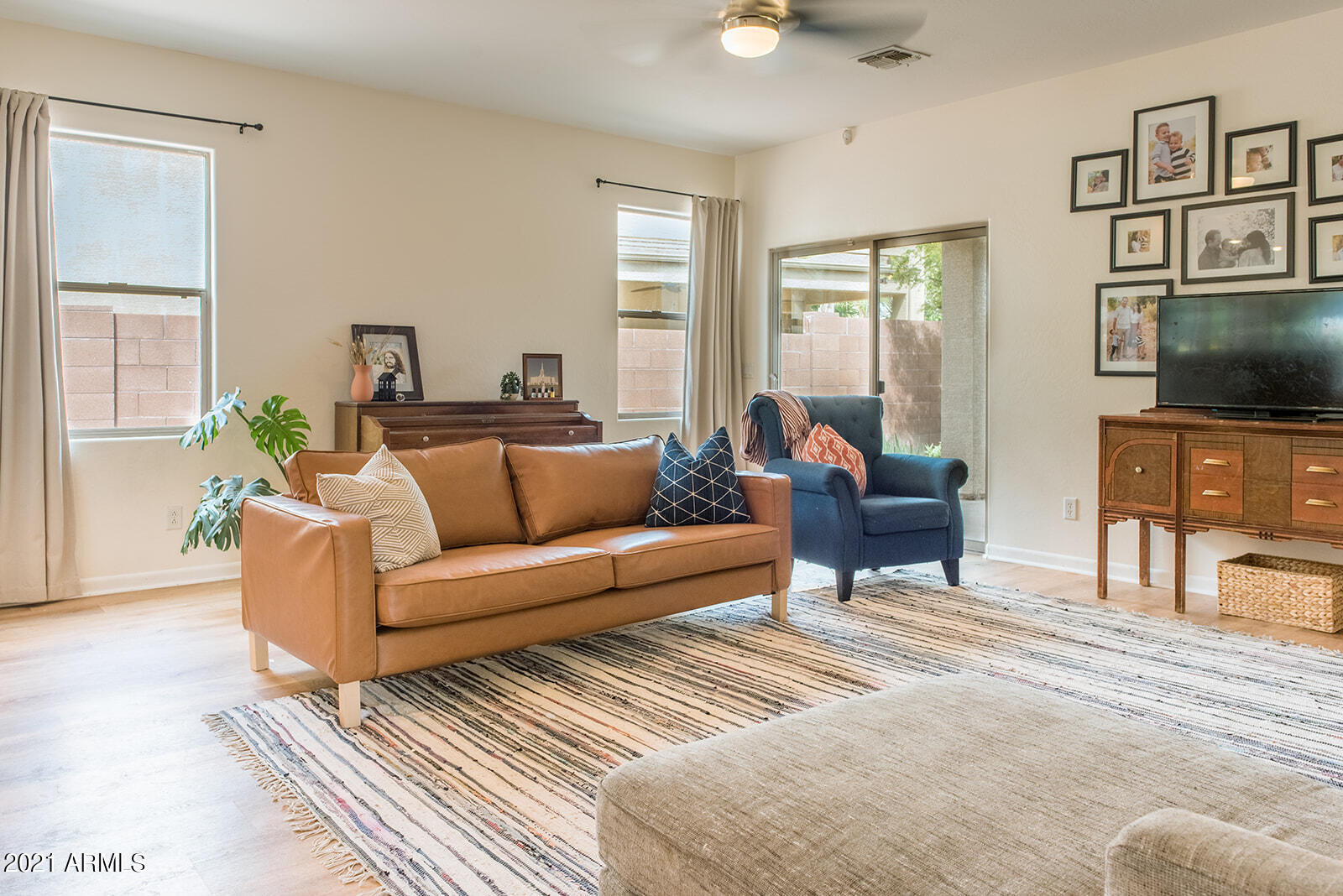 4532 East Murrieta Road Gilbert, AZ 85297 - Photo 4 of 39 Great Room