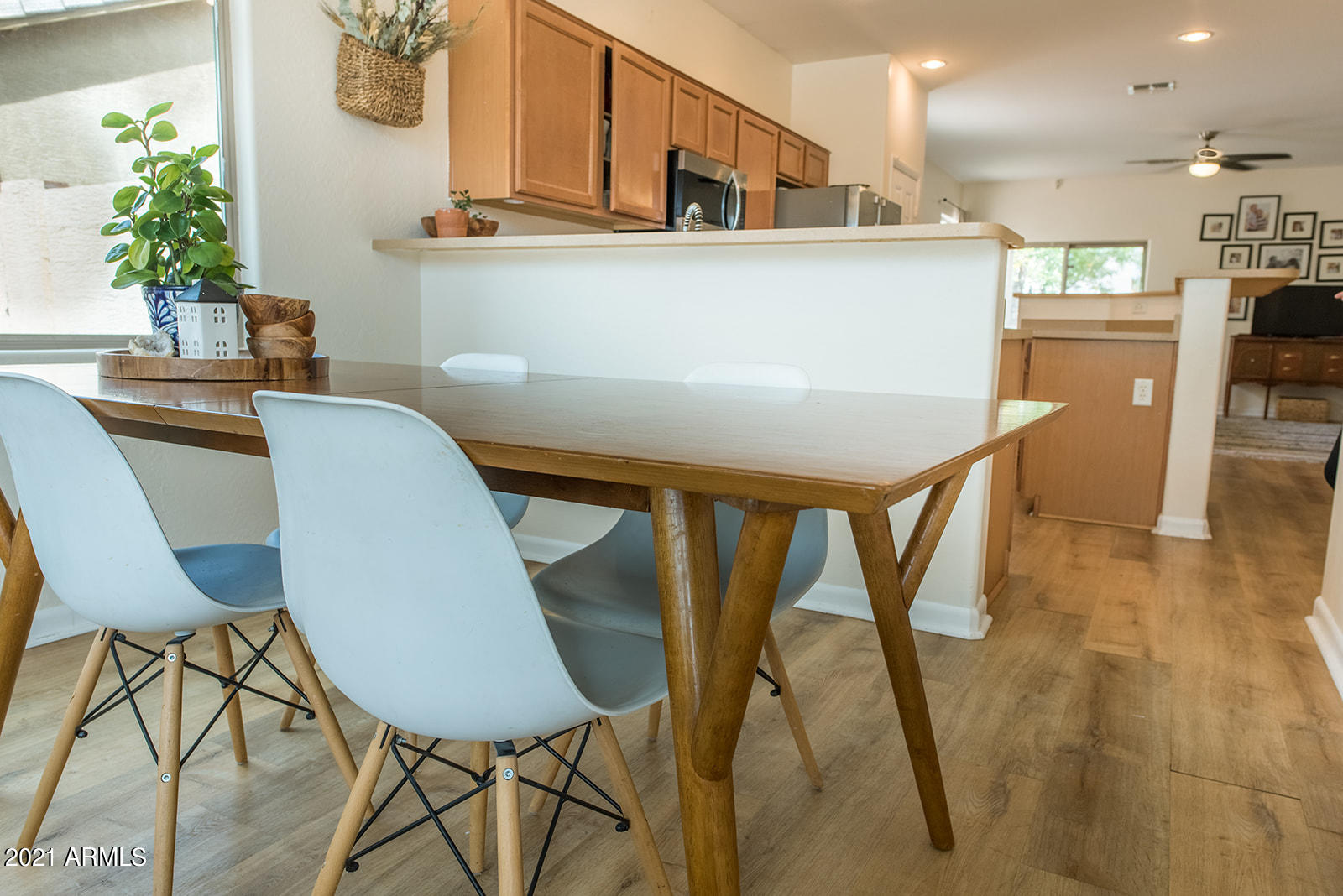 4532 East Murrieta Road Gilbert, AZ 85297 - Photo 7 of 39 Eat in Kitchen