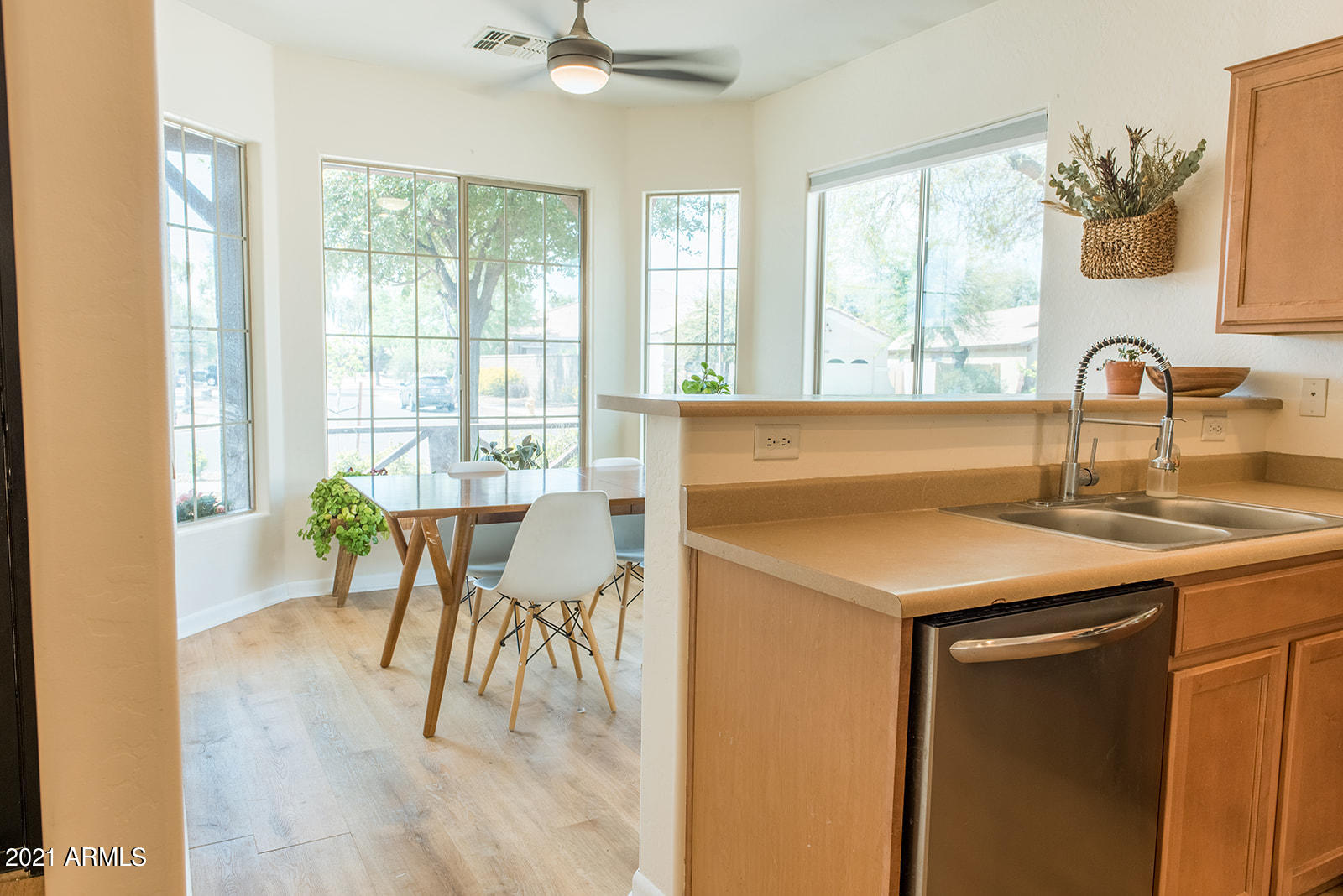 4532 East Murrieta Road Gilbert, AZ 85297 - Photo 9 of 39 Eat in Kitchen