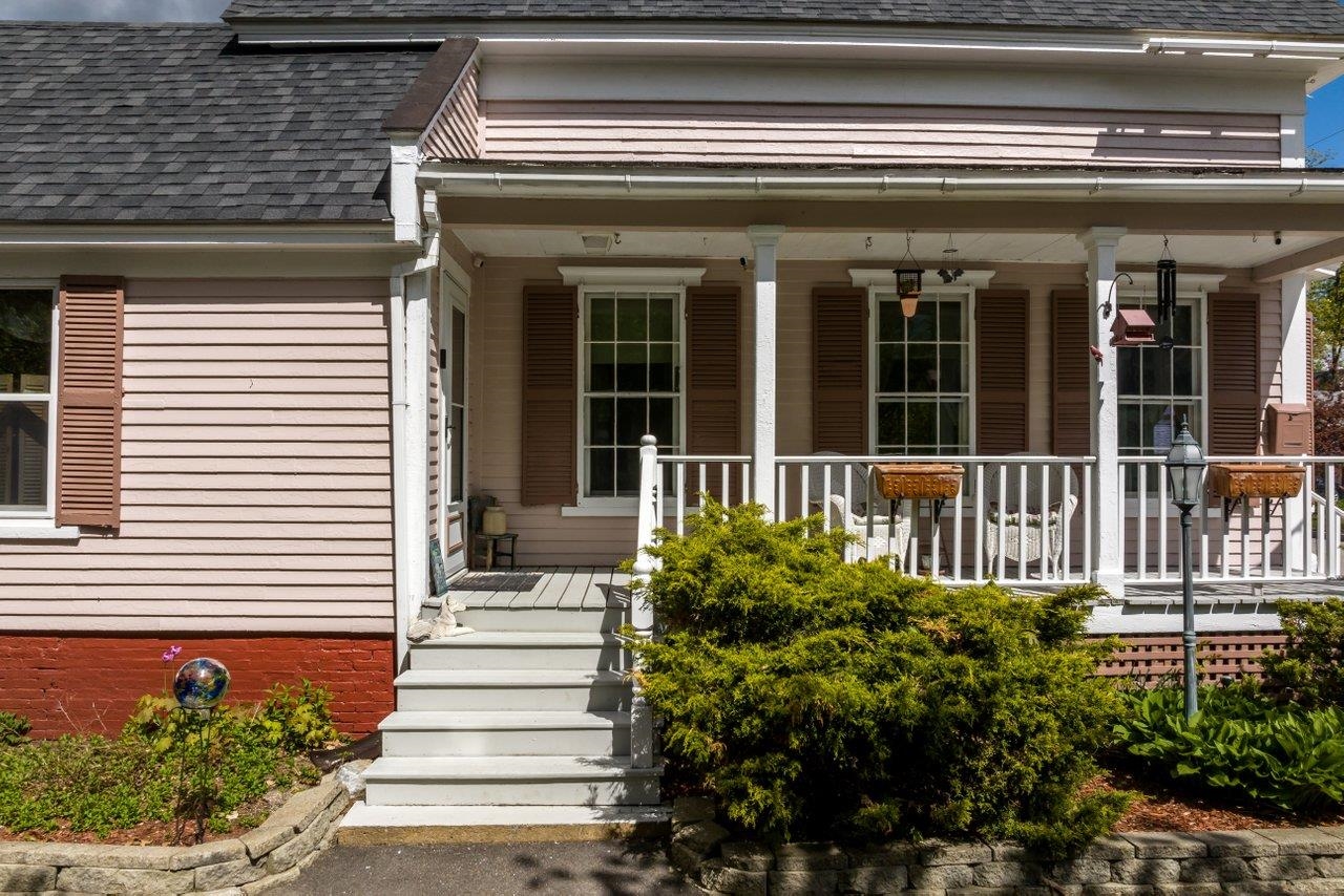 19 Sheridan Avenue Rochester, NH 03867 - Photo 2 of 44