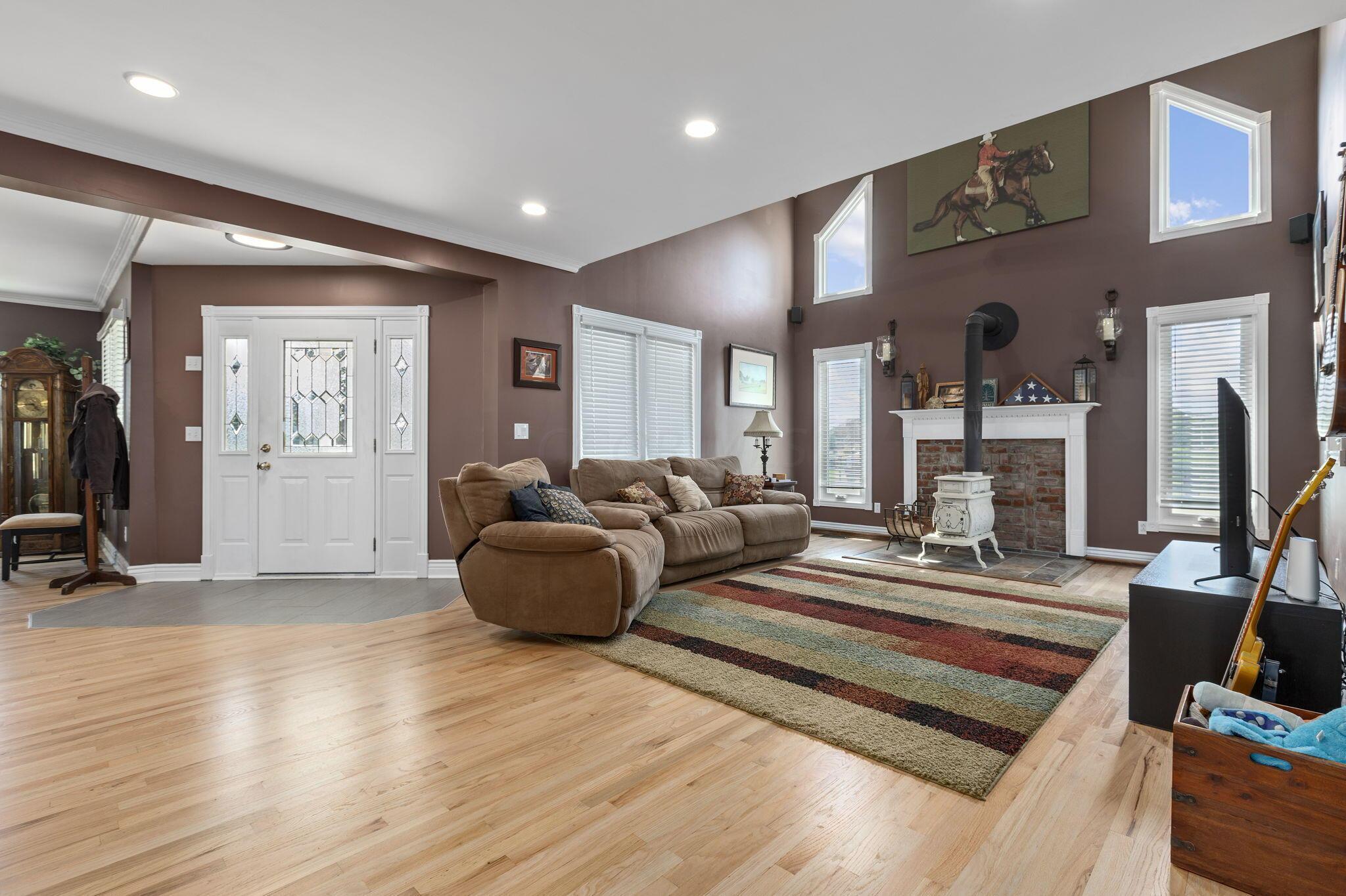 6394 Graessle Road London, OH 43140 - Photo 11 of 62 family room
