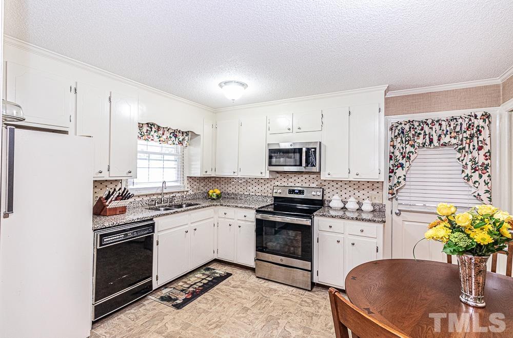 2612 Amherst Road Rocky Mount, NC 27804 - Photo 4 of 17 Stainless and GRANITE with tile backsplash!