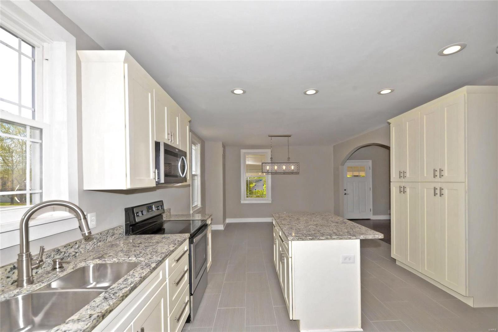 12743 Rott Road Sunset Hills, MO 63127 - Photo 2 of 17 Gallery Image 2