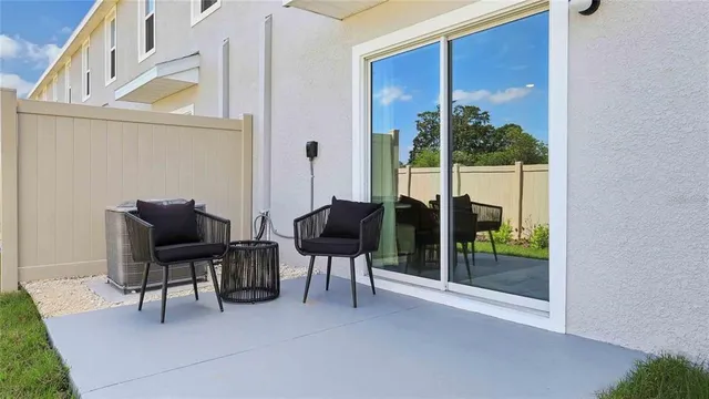a black and white photo of a living room