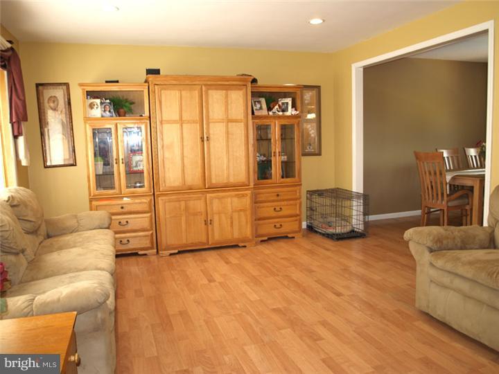 2362 Klockner Road Hamilton, NJ 08690 - Photo 2 of 14 Living Room