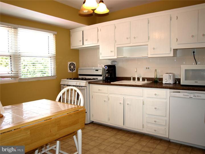 2362 Klockner Road Hamilton, NJ 08690 - Photo 4 of 14 Kitchen