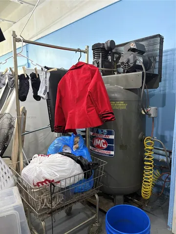 a view of utility room